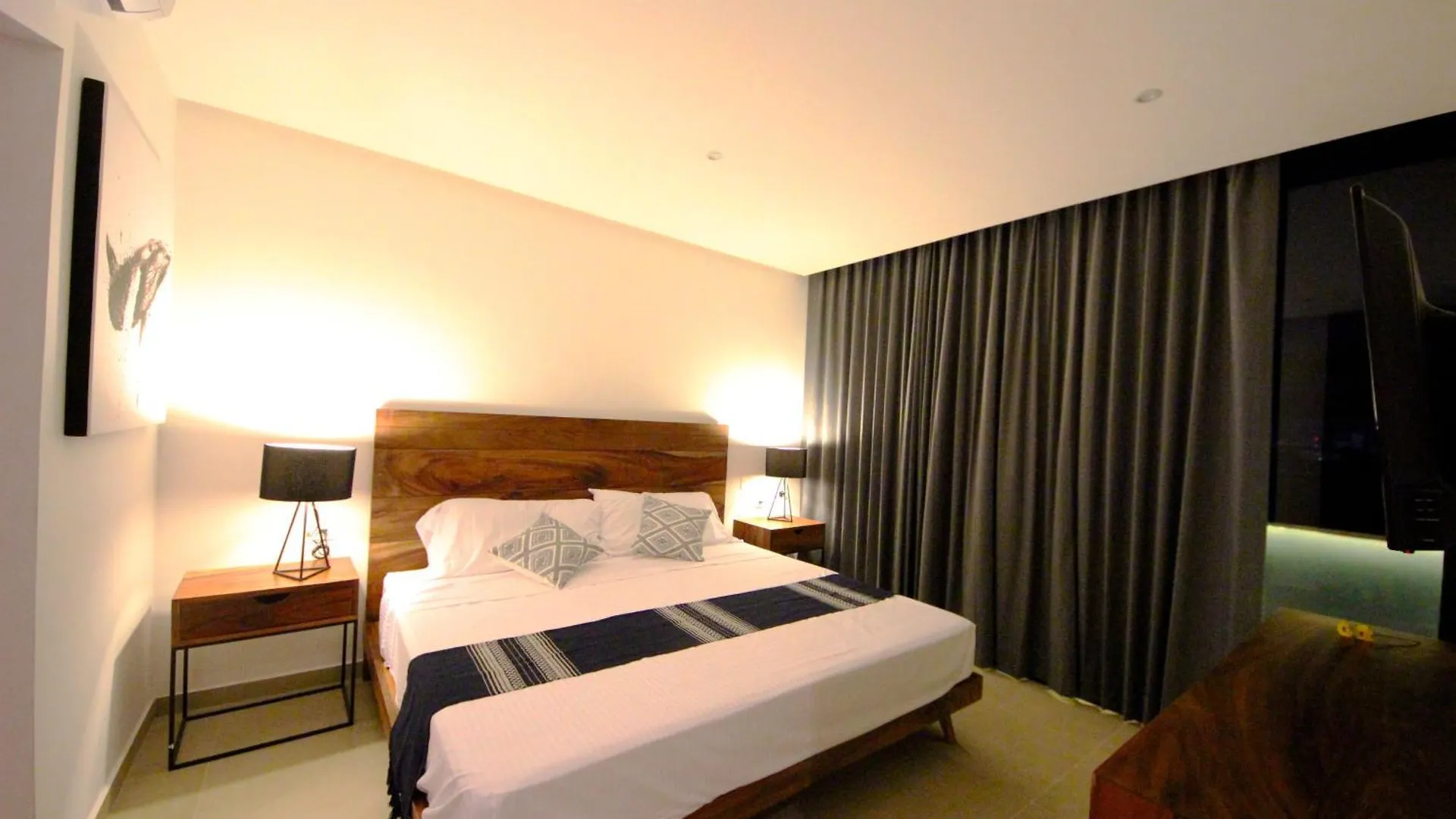 Apartment Near The Beach, Rooftop, Pool, Sea View. Playa del Carmen Mexico