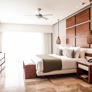 The Reef 28 & (adults Only) Hotel